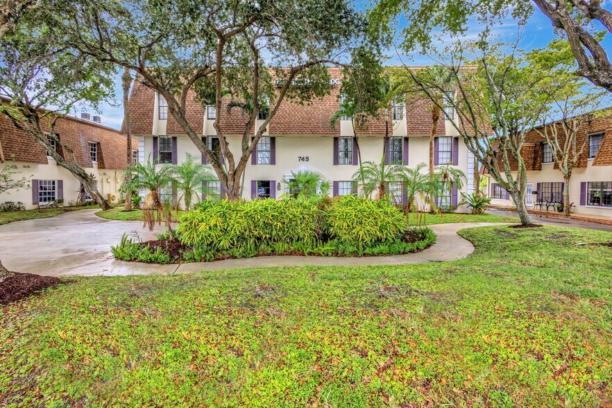 745 Us Highway 1, North Palm Beach, FL à louer - Photo de l’immeuble – Image 1 sur 8