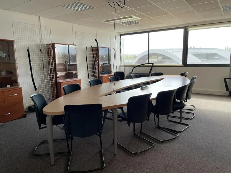 Bureau dans Poissy à louer - Photo intérieure – Image 2 sur 16