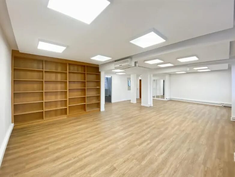 Bureau dans Paris à louer - Photo de l’immeuble – Image 2 sur 9