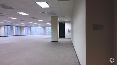 2550 W Tyvola Rd, Charlotte, NC à louer - Vidéo sur l’annonce professionnelle 