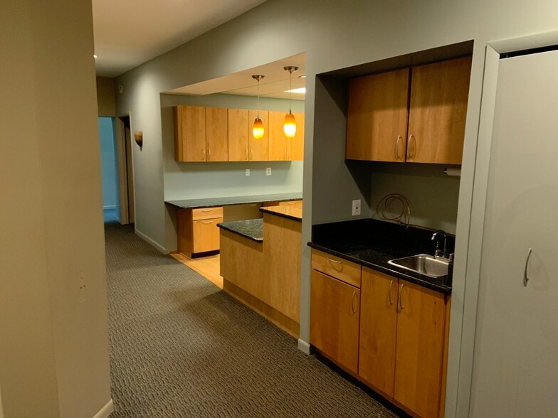 1640 Axtell Dr, Troy, MI à louer - Photo intérieure – Image 3 sur 11