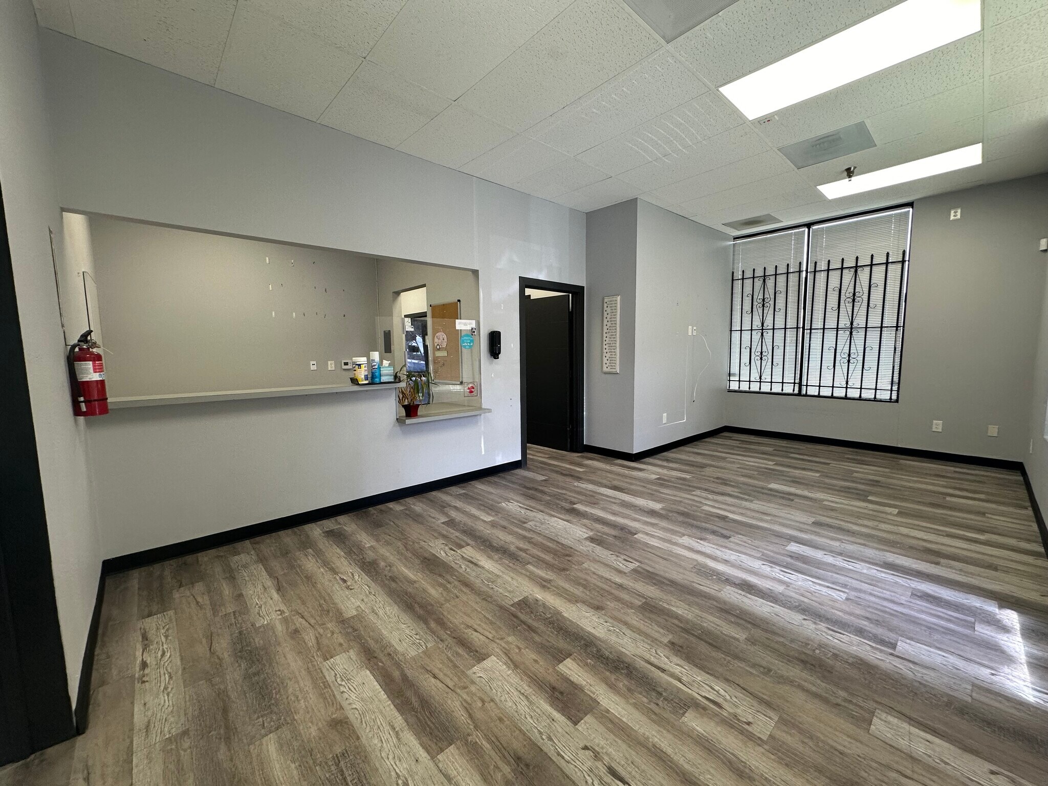 1027-1047 E Amar Rd, West Covina, CA à louer Photo de l’immeuble– Image 1 sur 9