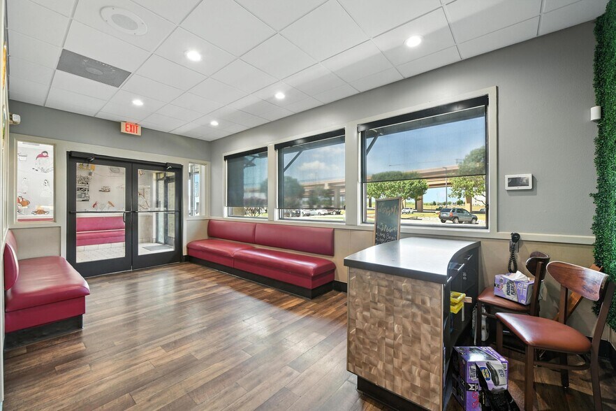 12750 North Fwy, Fort Worth, TX à louer - Photo de l’immeuble – Image 3 sur 17