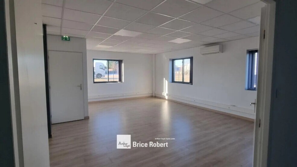 214 Rue De L'Artisanat, Saint-André-de-Corcy à louer - Photo intérieure – Image 3 sur 5