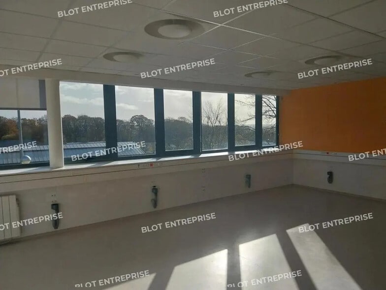 Bureau dans Douarnenez à louer - Photo intérieure – Image 2 sur 8