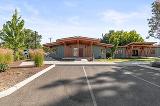 404 S 4th St, Klamath Falls, OR à louer Photo de l’immeuble– Image 2 sur 25