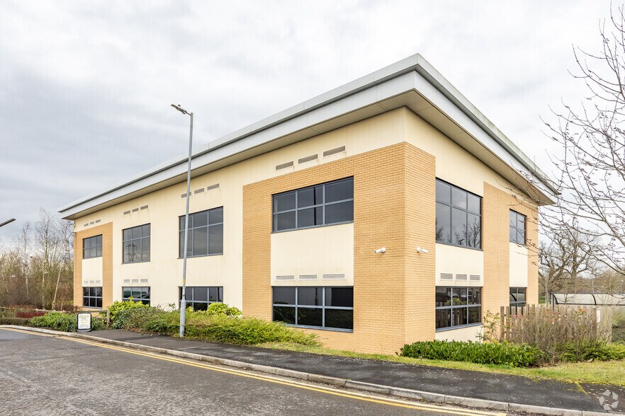 West Cepen Way, Chippenham à louer - Photo de l’immeuble – Image 2 sur 2