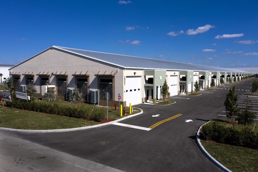 16221 Lee Rd, Fort Myers, FL à louer - Photo de l’immeuble – Image 1 sur 7