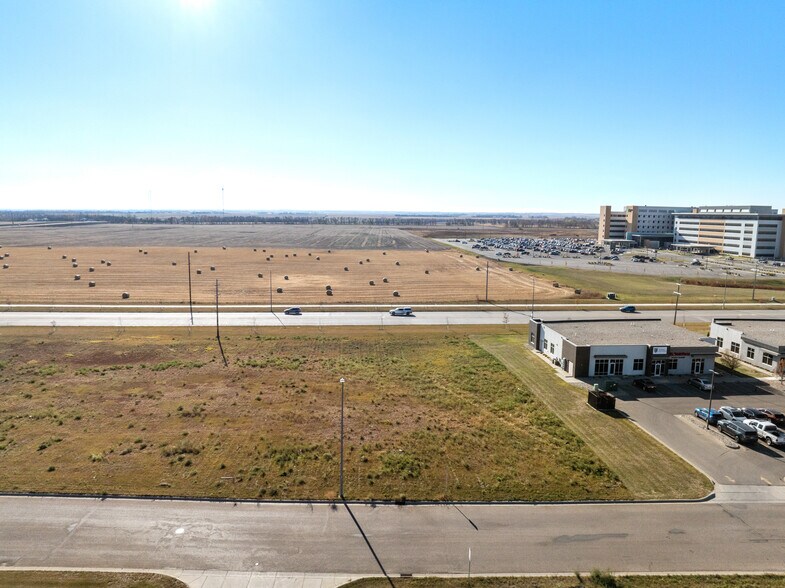 2101 36th Ave SW, Minot, ND à vendre - Aérien – Image 3 sur 4