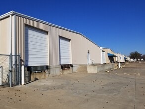 502-608 N Redbud Ave, Broken Arrow, OK à louer Photo de l’immeuble– Image 1 sur 9