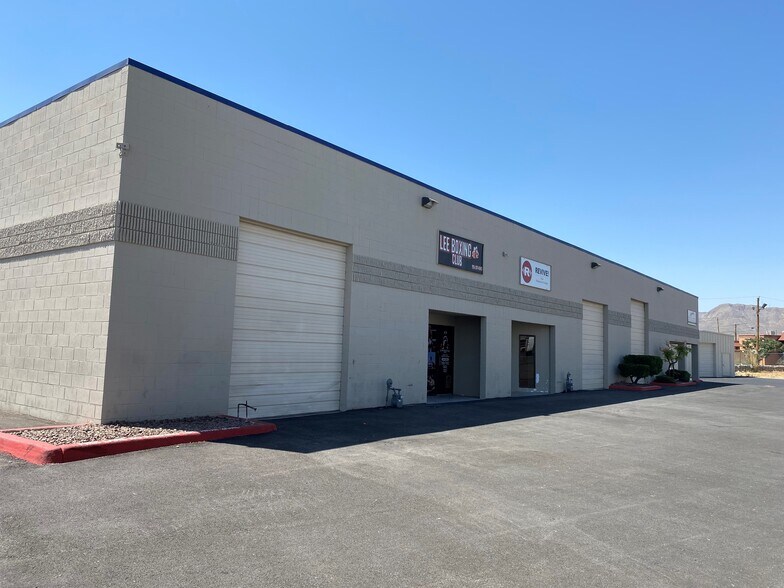 8626 Dyer St, El Paso, TX à louer - Photo de l’immeuble – Image 3 sur 5