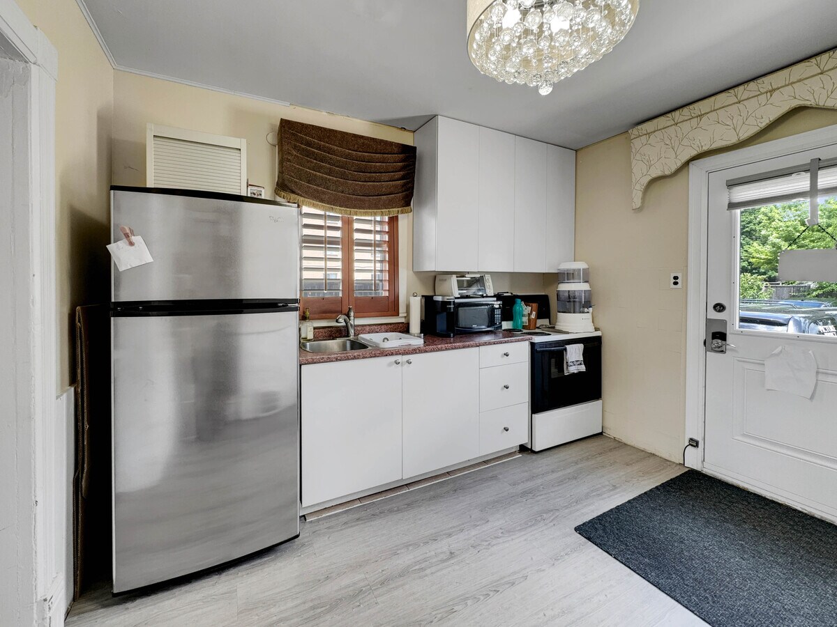 273-275 Brant Av, Brantford, ON N3T 3J6 - Lot 275 -  - Photo intérieure - Image 2 of 11