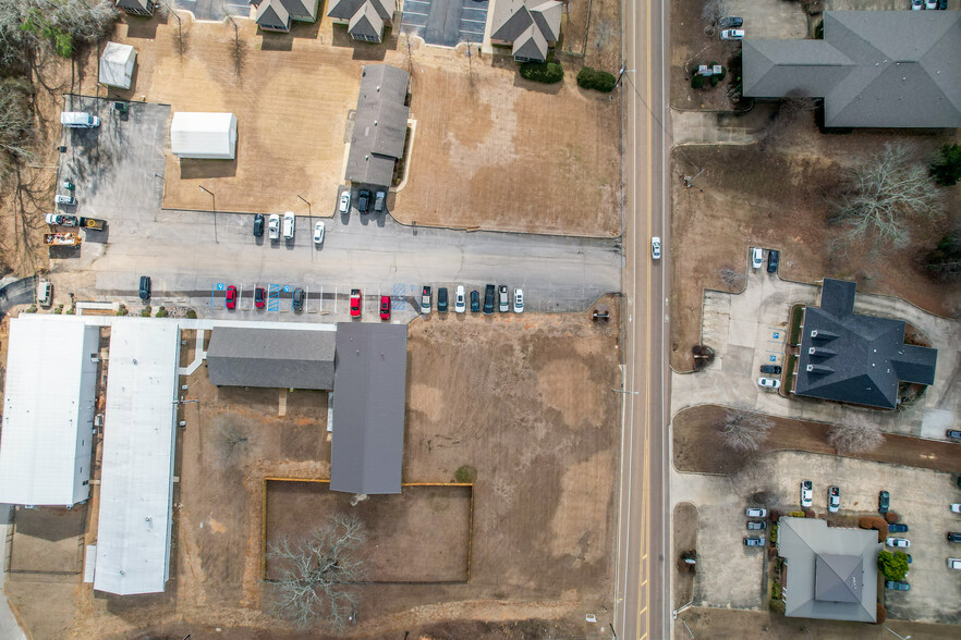 2887 S Lamar Blvd, Oxford, MS à louer - Photo de l’immeuble – Image 2 sur 6