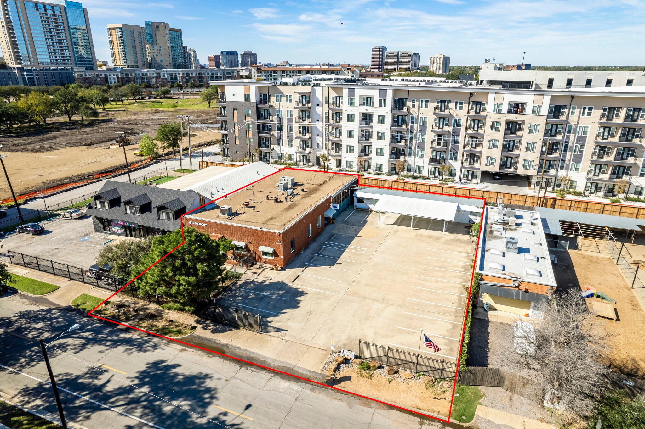 4311 Belmont Ave, Dallas, TX à louer Photo de l’immeuble– Image 1 sur 15