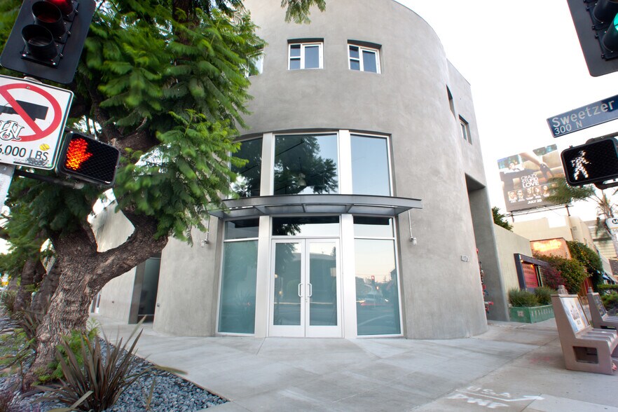 8273-8277 Beverly Blvd, Los Angeles, CA à louer - Photo de l’immeuble – Image 2 sur 4