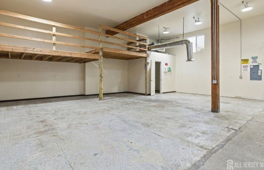 46 N Main St, Milltown, NJ à louer - Photo intérieure – Image 2 sur 7
