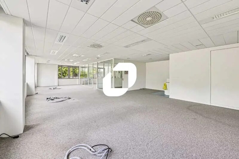 Local d’activités dans Roissy-en-France à louer - Photo de l’immeuble – Image 3 sur 15