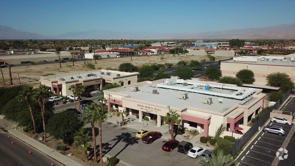 81812 Doctor Carreon Blvd, Indio, CA à vendre - Vidéo aérienne par drone – Image 2 sur 6