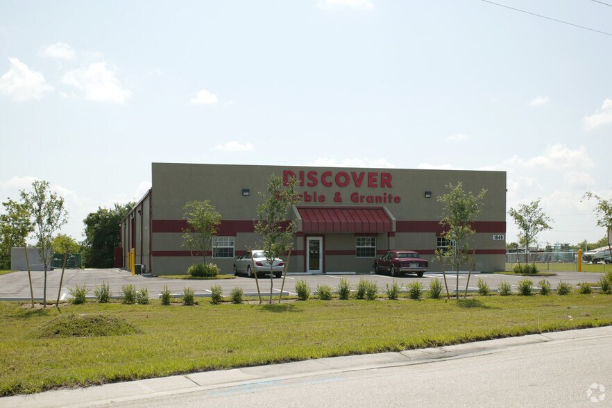 1849 Benchmark Ave, Fort Myers, FL à louer - Photo de l’immeuble – Image 2 sur 5