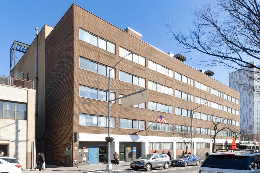 9015-9027 Sutphin Blvd, Jamaica, NY à louer - Photo de l’immeuble – Image 3 sur 4