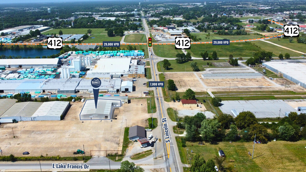 1201 E Lake Francis Dr, Siloam Springs, AR à louer - Photo de l’immeuble – Image 3 sur 18