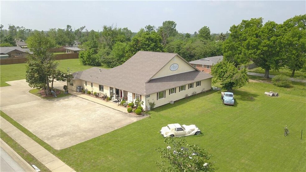 1500 W Walnut St, Rogers, AR à vendre - Photo de l’immeuble – Image 2 sur 8