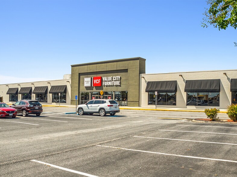 2701-2736 N Mall Dr, Virginia Beach, VA à louer - Photo de l’immeuble – Image 3 sur 12