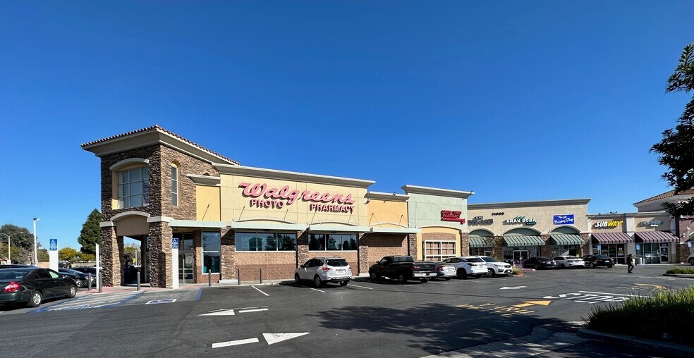 NE Firestone Blvd, Norwalk, CA à louer - Photo de l’immeuble – Image 1 sur 5