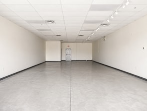 3145 E Chandler Blvd, Phoenix, AZ à louer Photo intérieure– Image 2 sur 2