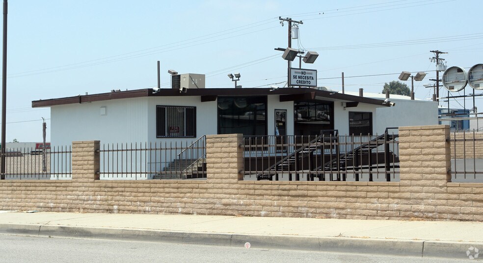 849 W Holt Blvd, Ontario, CA à louer - Photo de l’immeuble – Image 2 sur 5