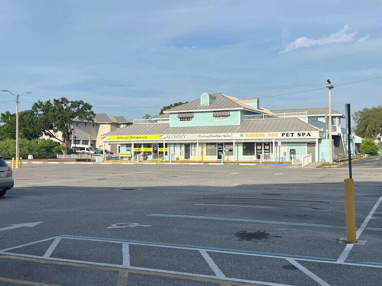 2706 Alt 19, Palm Harbor, FL à louer - Photo de l’immeuble – Image 2 sur 18