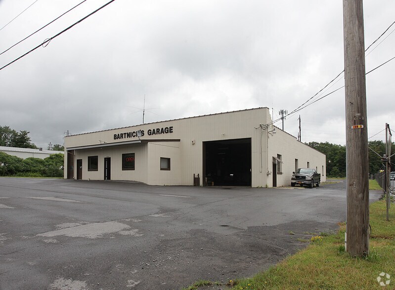 5642 Horatio St, Utica, NY à vendre - Photo de l’immeuble – Image 2 sur 3