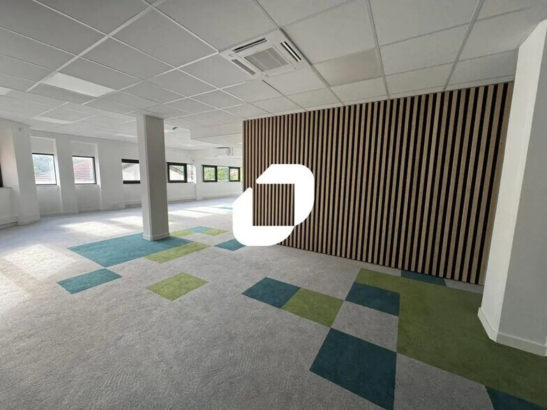 6 Rue Du Docteur Schweitzer, Seyssins à louer - Photo de l’immeuble – Image 2 sur 11