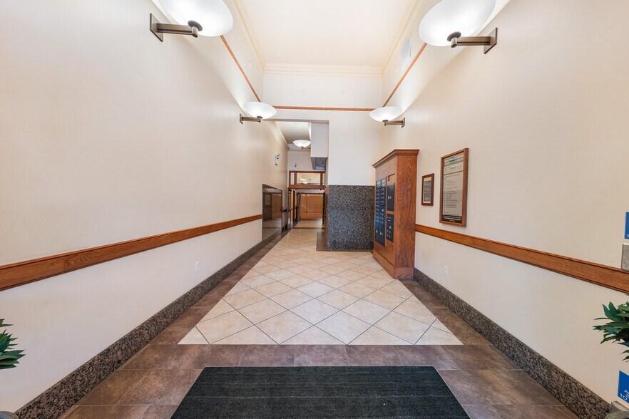 888 4th St, San Rafael, CA à louer - Hall d’entrée – Image 3 sur 6