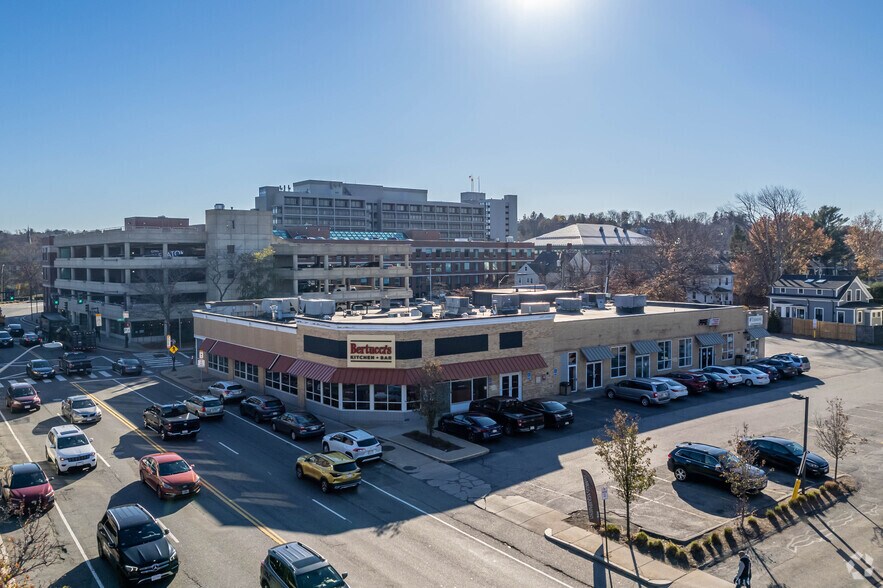 261-275 Centre St, Newton, MA à louer - Photo de l’immeuble – Image 3 sur 3