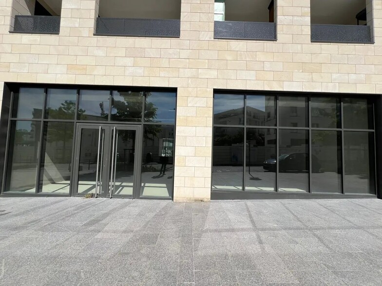 Immeuble residentiel dans Clichy à vendre - Photo de l’immeuble – Image 1 sur 1
