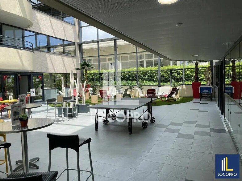 Bureau dans Valbonne à louer - Photo de l’immeuble – Image 2 sur 9