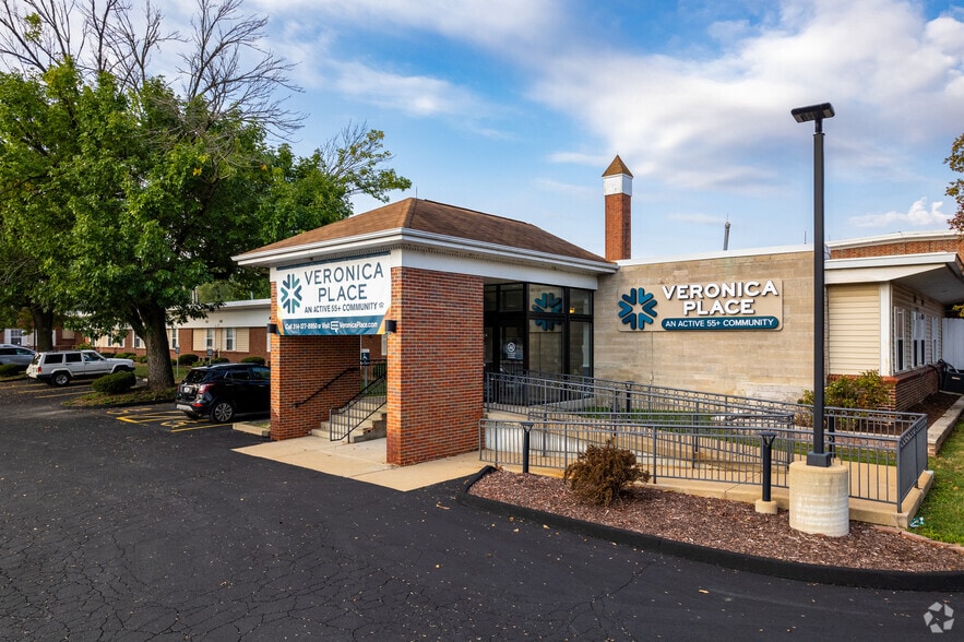 1425 N New Florissant Rd, Florissant, MO à vendre - Photo principale – Image 1 sur 32