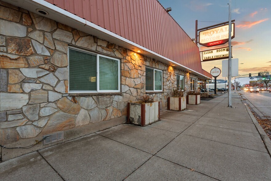 1510 Adams Ave, La Grande, OR à vendre - Photo de l’immeuble – Image 3 sur 31