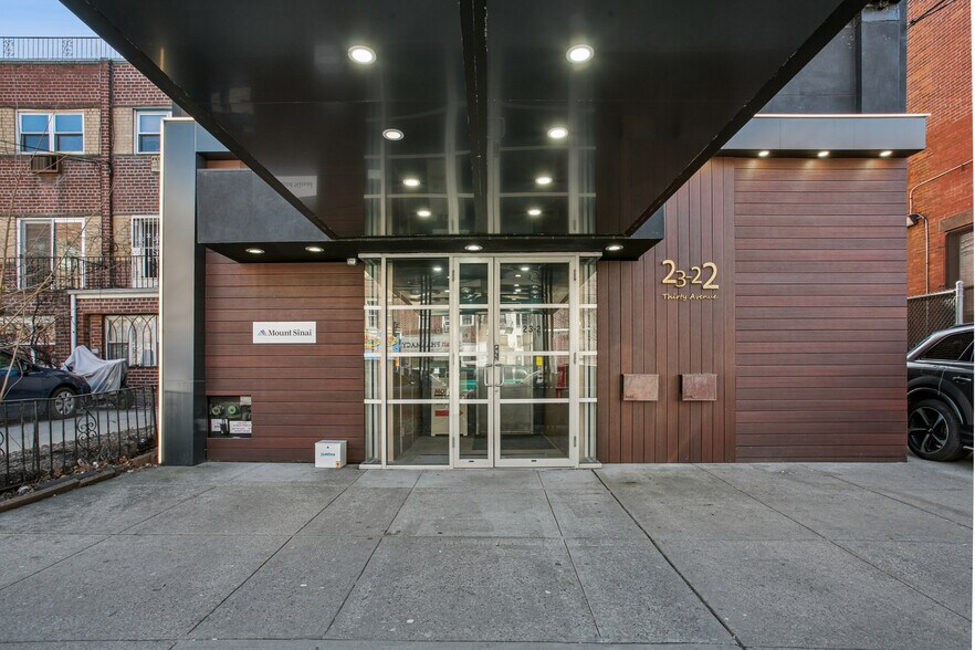 23-22 30th Ave, Astoria, NY à vendre - Photo de l’immeuble – Image 3 sur 18