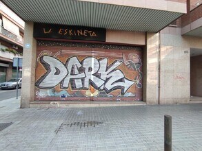 Local commercial dans L'Hospitalet de Llobregat, Barcelona à louer Plan d’étage– Image 1 sur 11