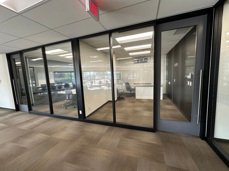 6005 Gateway Blvd NW, Edmonton, AB à louer - Photo de l’immeuble – Image 2 sur 10