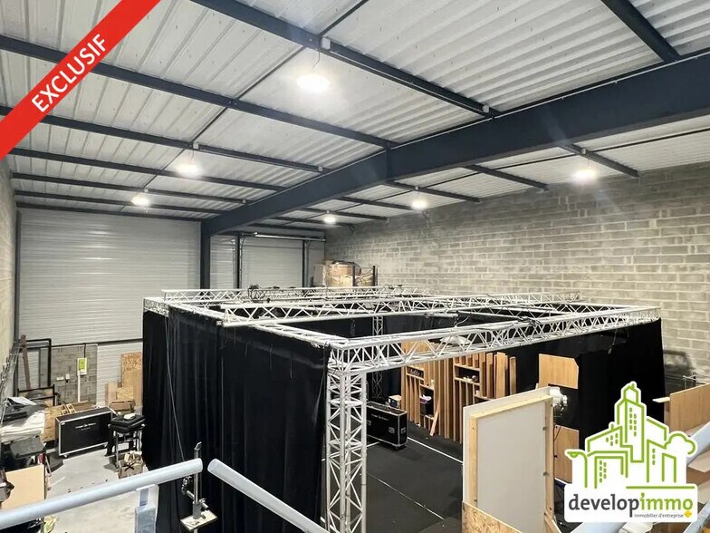 Local d’activités dans Caen à louer - Photo de l’immeuble – Image 2 sur 13