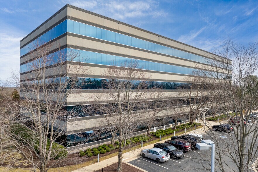 9954 Mayland Dr, Richmond, VA à louer - Photo de l’immeuble – Image 2 sur 4