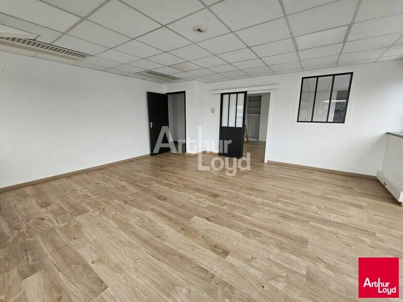 Bureau dans Beaucouzé à louer - Photo de l’immeuble – Image 1 sur 3