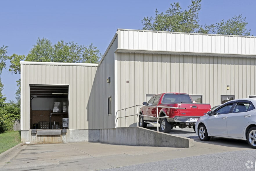 4262 S Thompson St, Springdale, AR à louer - Photo de l’immeuble – Image 3 sur 13