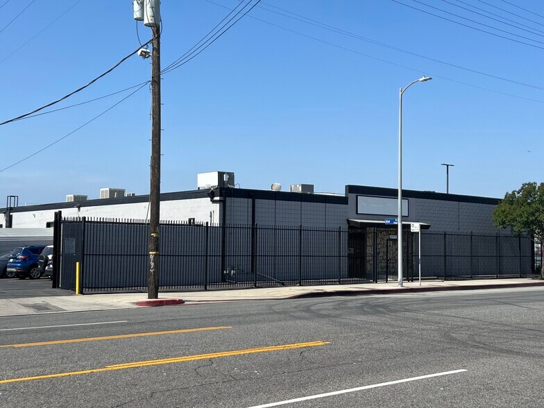 13222-13226 Saticoy St, North Hollywood, CA à louer - Photo de l’immeuble – Image 3 sur 12