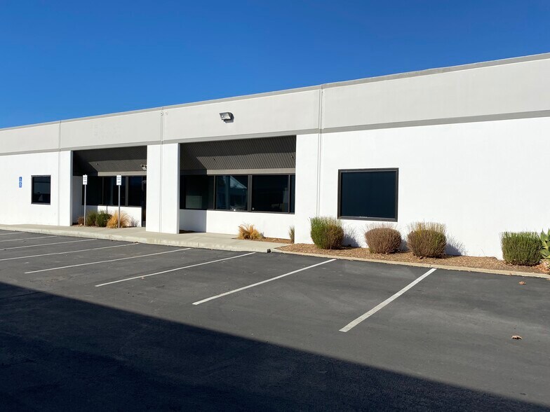 8228 Mercury Ct, San Diego, CA à louer - Photo de l’immeuble – Image 1 sur 4