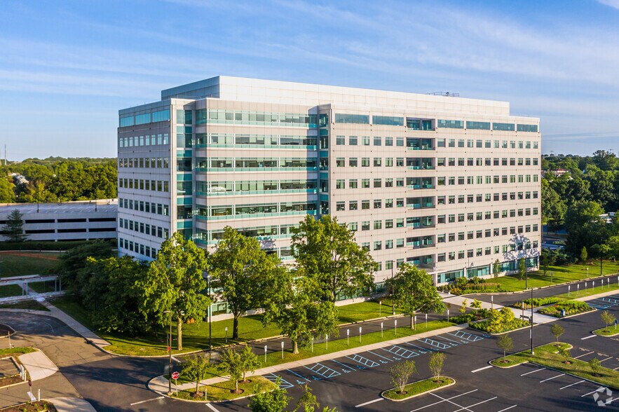 194 Wood Ave S, Iselin, NJ à louer - Photo de l’immeuble – Image 2 sur 11