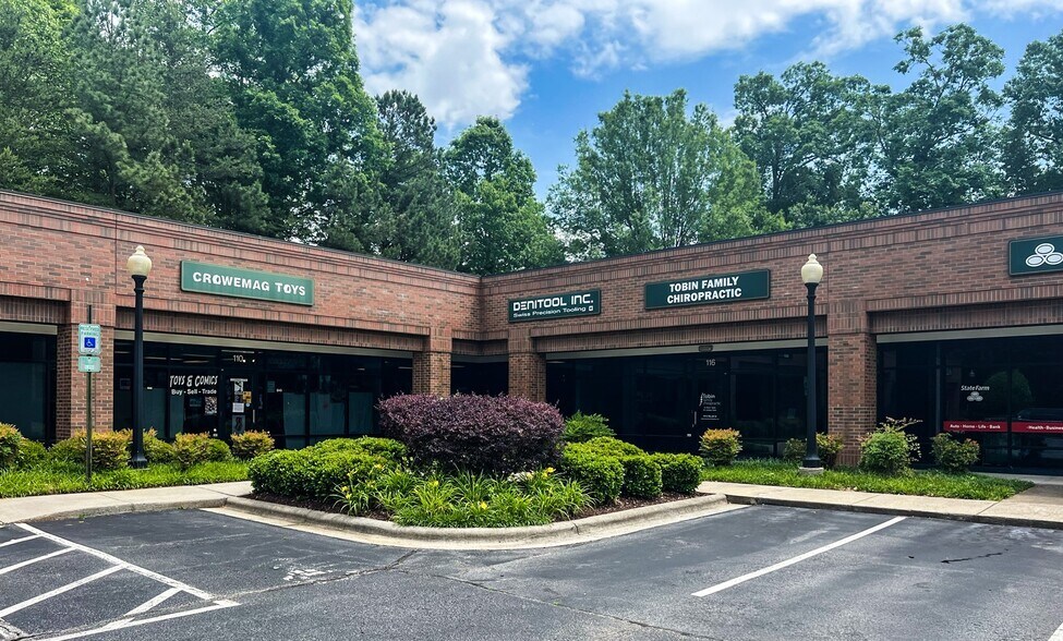 3721 Lynn Rd, Raleigh, NC à louer - Photo de l’immeuble – Image 3 sur 9